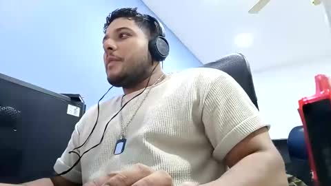 Snapshot of aj_cooper90_ chatting on February 2025 03:34:02 AM Esteban online show from February 2025 03:34:02 AM