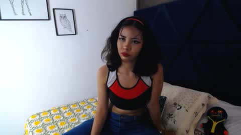 A K A N E  U W U online show from October 2025 05:54:01 PM