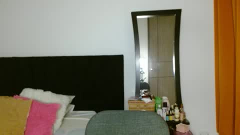 Snapshot of akanekihm chatting on June 2026 09:09:02 AM MIRANDA online show from June 2026 09:09:02 AM