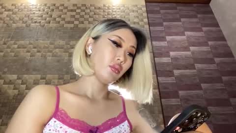 Snapshot of akemi_jp chatting on October 2025 05:10:01 PM Akemi online show from October 2025 05:10:01 PM