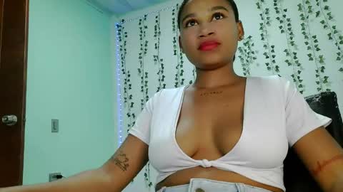 Snapshot of akemy_saunderz chatting on May 2026 02:31:01 AM akemy_saunderz online show from May 2026 02:31:01 AM