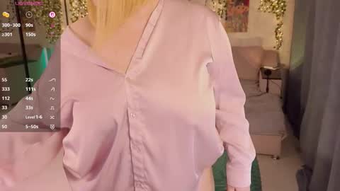 Aki online show from October 2025 01:18:01 PM