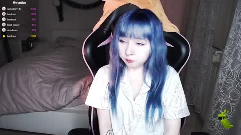 akirahartyx online show from December 2024 03:28:01 PM