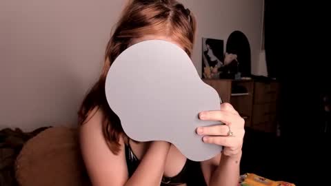 Snapshot of akirahattori__ chatting on February 2026 04:05:02 AM akirahattori__ online show from February 2026 04:05:02 AM