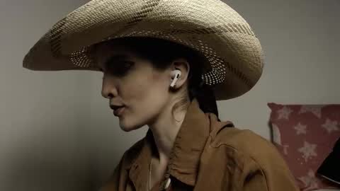           online show from October 2025 09:21:01 AM