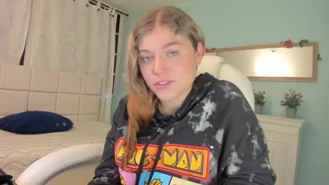 Alaia online show from January 2025 12:35:02 PM