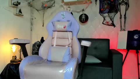 Alaia online show from October 2025 11:44:01 AM