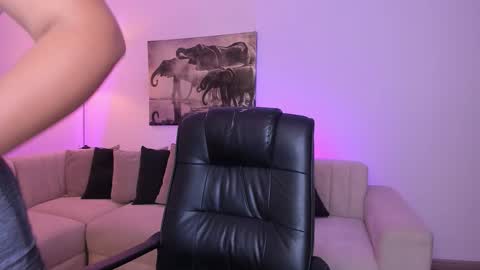 Alaia online show from November 2025 07:38:01 PM