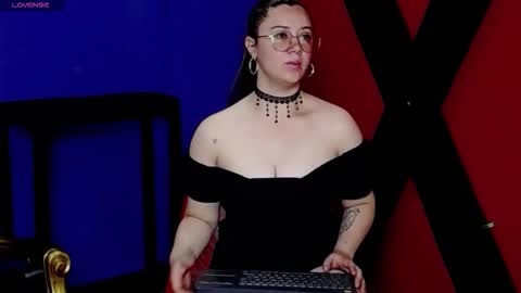 Alaiia    online show from November 2025 02:23:01 AM