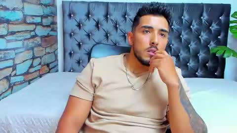 Snapshot of alan_greek_1 chatting on June 2026 01:05:01 AM Alan greek online show from June 2026 01:05:01 AM