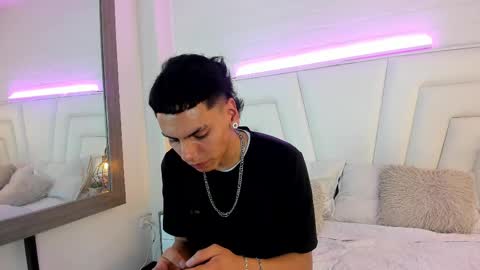 Alan Whitee online show from March 2025 08:32:01 PM