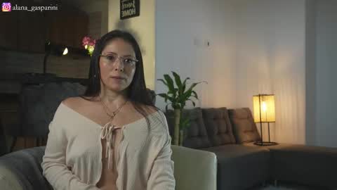 Alana Gasparini online show from November 2025 01:28:01 AM