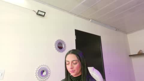 Maeve  online show from December 2025 11:18:01 AM