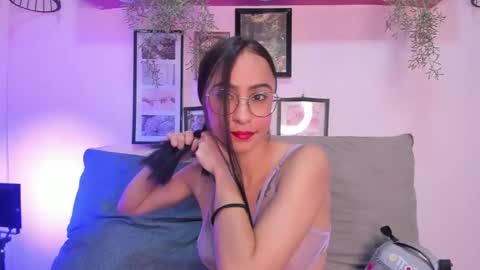 Alana online show from November 2025 01:03:01 PM