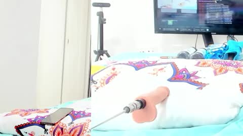 Alana online show from September 2025 07:30:01 PM