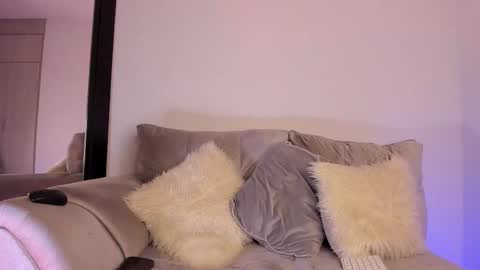 Alanna online show from September 2025 06:37:02 AM