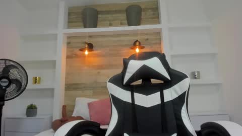 Snapshot of alanapark07 chatting on September 2025 12:07:01 PM A L A N A online show from September 2025 12:07:01 PM