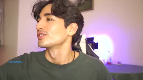 idenavarre online show from December 2024 07:11:02 PM