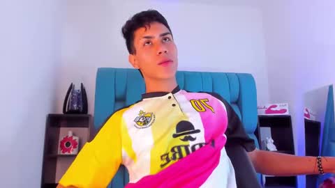 Snapshot of alannaughty_ chatting on January 2025 06:43:02 AM alannaughty_ online show from January 2025 06:43:02 AM