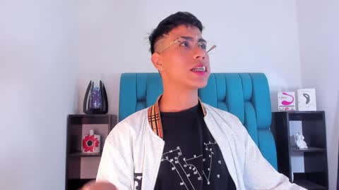 Snapshot of alannaughty_ chatting on January 2025 01:00:01 AM alannaughty_ online show from January 2025 01:00:01 AM