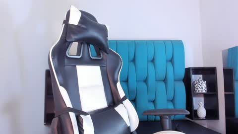 Snapshot of alannaughty_ chatting on January 2025 11:34:01 PM alannaughty_ online show from January 2025 11:34:01 PM