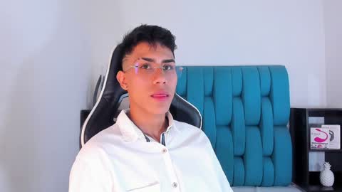 Snapshot of alannaughty_ chatting on February 2025 08:57:01 PM alannaughty_ online show from February 2025 08:57:01 PM