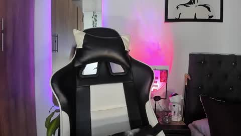 alannaughty_ online show from January 2026 01:07:02 AM