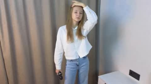 Lola online show from October 2025 04:20:01 AM