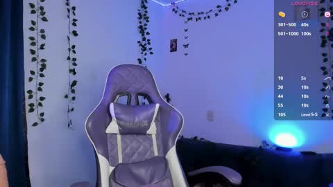 Snapshot of ale_petitee chatting on March 2025 06:53:02 AM alexa online show from March 2025 06:53:02 AM