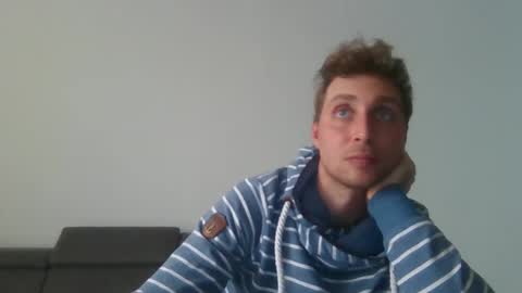 Snapshot of aledewalt chatting on February 2025 01:43:01 PM call me on skp alexdewalt online show from February 2025 01:43:01 PM