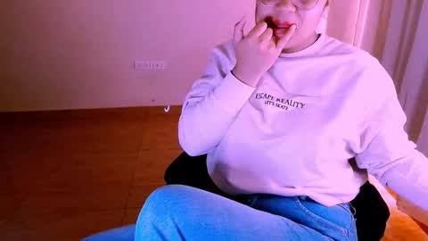 Alejandra  online show from October 2025 06:52:02 PM