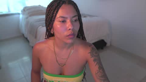 Snapshot of alejandra_kiss98 chatting on January 2025 10:06:02 PM O.F alejandra h1998 stream 300 pm - 1100 pm online show from January 2025 10:06:02 PM