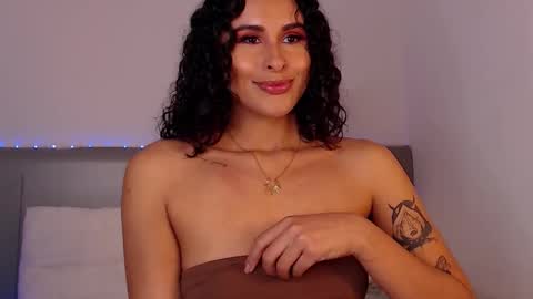 Snapshot of alejandraray chatting on November 2025 05:01:02 PM Danna Ray online show from November 2025 05:01:02 PM