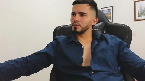 alejandroo_7 online show from January 2025 11:02:02 PM