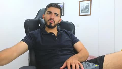 alejandroo_7 online show from February 2025 11:17:01 PM