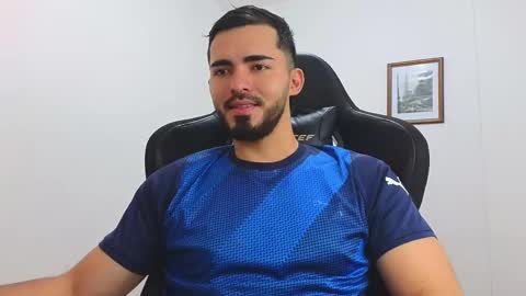 alejandroo_7 online show from February 2025 07:05:02 PM