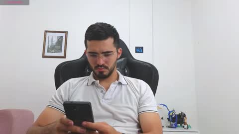 alejandroo_7 online show from October 2025 07:59:01 PM