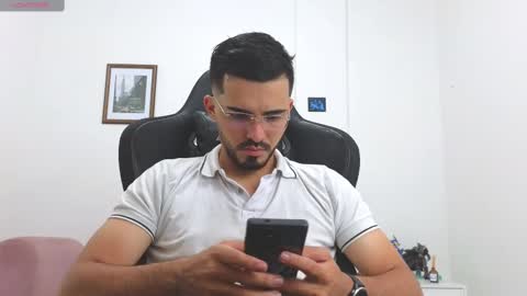 alejandroo_7 online show from November 2025 08:10:01 PM