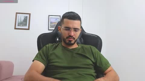 alejandroo_7 online show from November 2025 04:06:02 PM