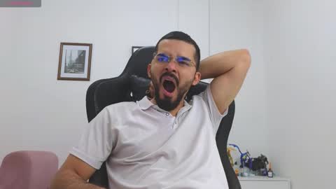 alejandroo_7 online show from December 2025 08:59:02 PM