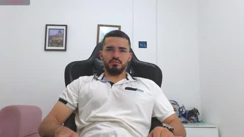 alejandroo_7 online show from December 2025 04:45:02 PM