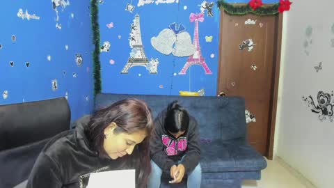 Snapshot of alejita_smithh chatting on January 2025 01:47:01 PM zoe and Kataleya online show from January 2025 01:47:01 PM