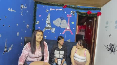 Snapshot of alejita_smithh chatting on January 2025 12:22:01 PM zoe and Kataleya online show from January 2025 12:22:01 PM