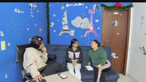 Snapshot of alejita_smithh chatting on February 2025 12:29:01 PM zoe and Kataleya online show from February 2025 12:29:01 PM