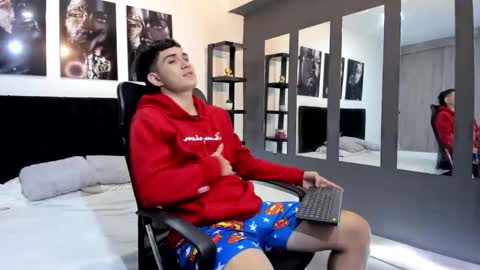 alejo_gray1 online show from January 2026 01:04:01 PM