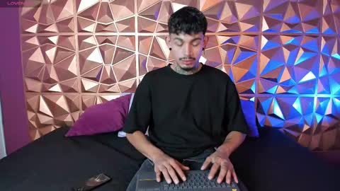 aleking13 online show from October 2025 12:47:01 PM