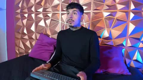 aleking13 online show from October 2025 12:13:02 PM