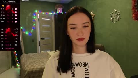 Snapshot of alena_navi chatting on December 2024 08:07:01 PM Alena online show from December 2024 08:07:01 PM