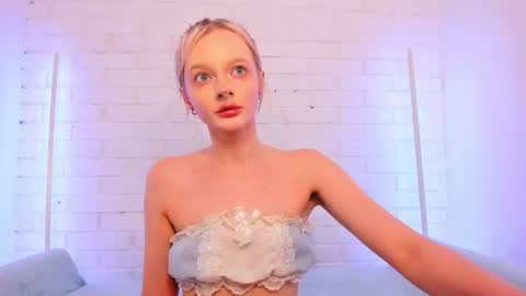 Snapshot of alessakiss chatting on June 2026 02:36:02 AM alessakiss online show from June 2026 02:36:02 AM
