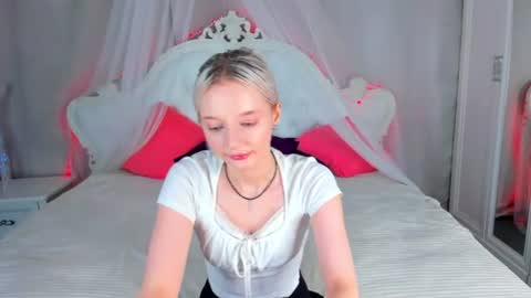 Snapshot of alessakiss chatting on June 2026 09:15:01 AM alessakiss online show from June 2026 09:15:01 AM